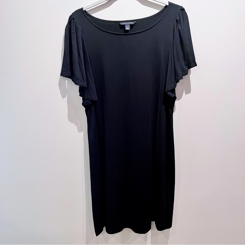 EUC Banana Republic flutter sleeve black dress, Size L